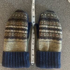 Handmade mittens. Lined. See measurements. New.